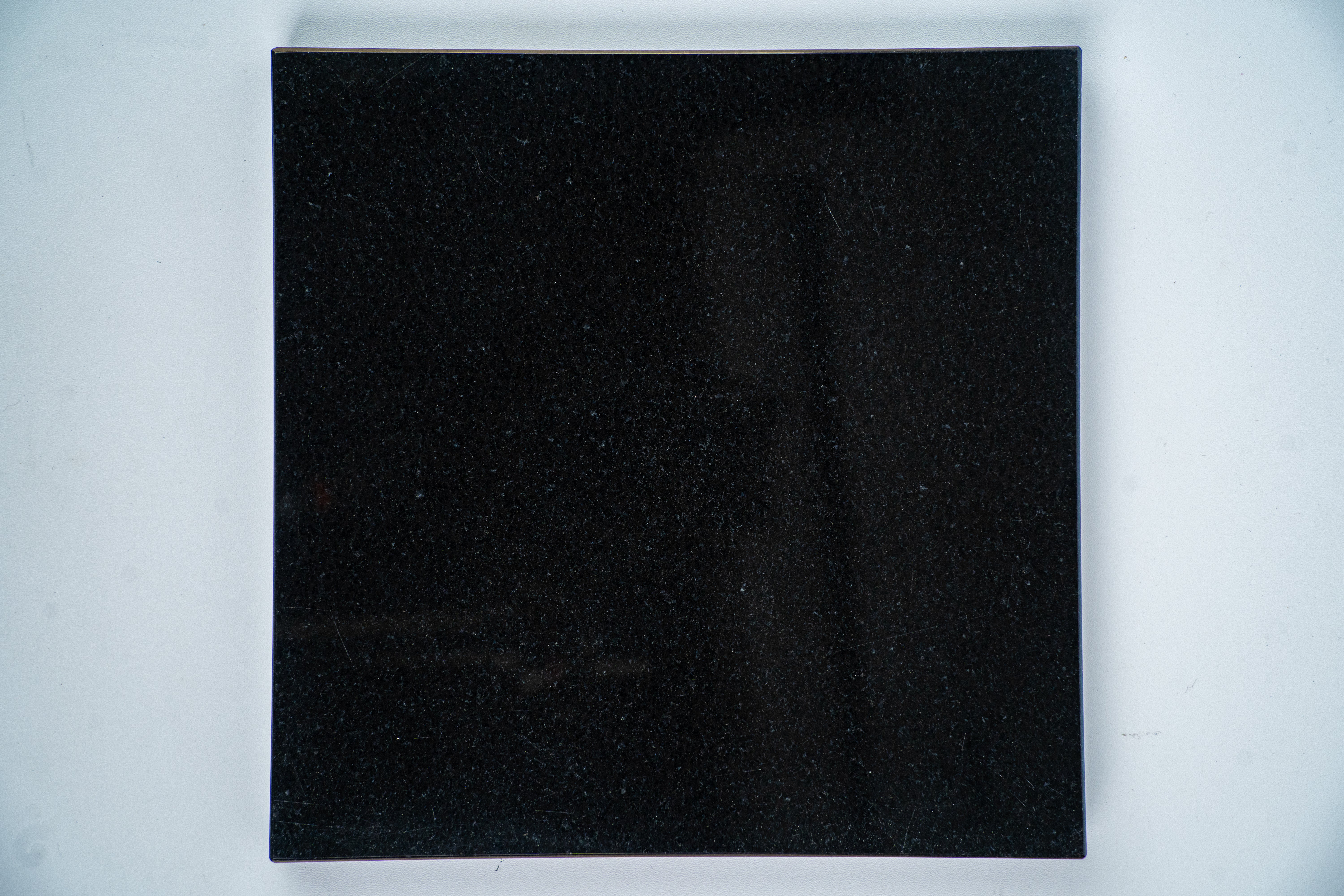60.7×30.3×2.2(cm) 人気色高級黒御影石　ラスト一枚商品 御影石 山西黒 本磨き仕上げ 600×300角 29241XRO | タイルライフ